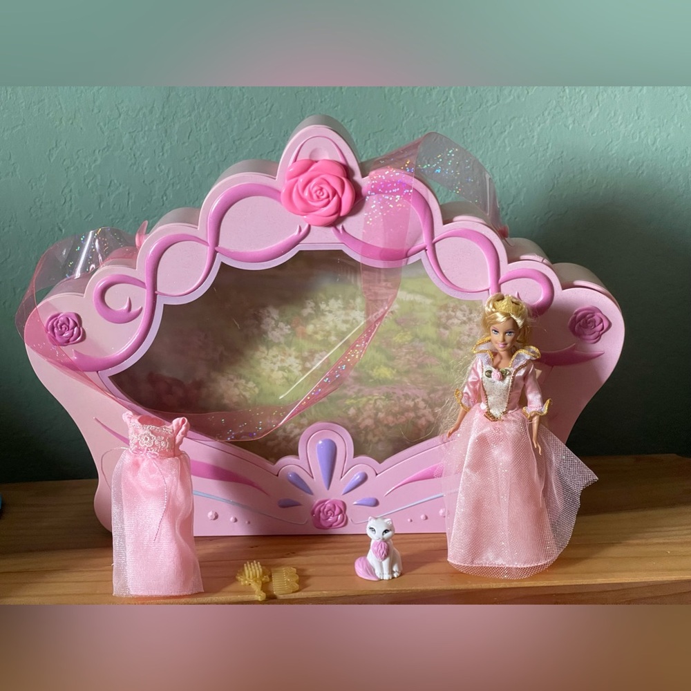 Barbie Doll 6” Mini Kingdom Princess 2005 Mattel Case 14x10x2” Rare Collectable